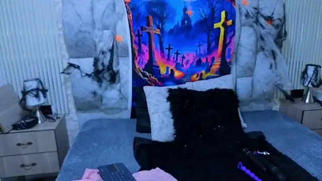 sofiagutierrez   online show from 10/27/25, 03:21