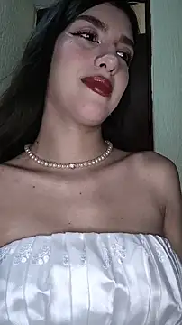 Snapshot of Emily-hottson chatting on 01/11/26, 07:13 Emily-hottson online show from 01/11/26, 07:13