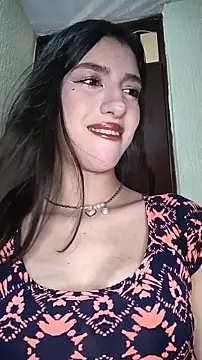 Snapshot of Emily-hottson chatting on 01/14/26, 04:51 Emily-hottson online show from 01/14/26, 04:51