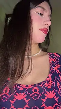 Snapshot of Emily-hottson chatting on 02/01/26, 07:29 Emily-hottson online show from 02/01/26, 07:29