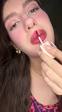 Snapshot of Emily-hottson chatting on 02/04/26, 07:03 Emily-hottson online show from 02/04/26, 07:03