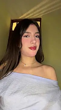 Snapshot of Emily-hottson chatting on 02/05/26, 08:08 Emily-hottson online show from 02/05/26, 08:08