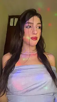 Snapshot of Emily-hottson chatting on 02/16/26, 04:30 Emily-hottson online show from 02/16/26, 04:30