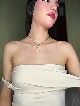 Snapshot of Emily-hottson chatting on 05/16/26, 12:07 Emily-hottson online show from 05/16/26, 12:07