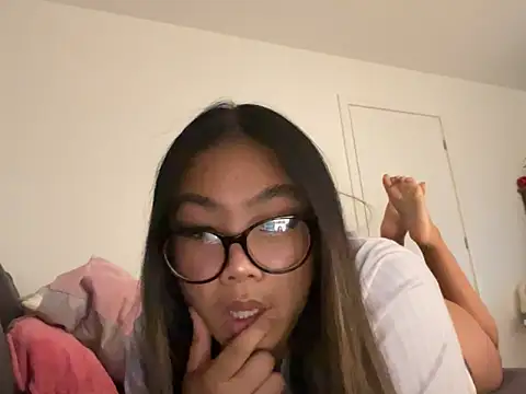 Snapshot of MissCherryyxox chatting on 09/17/25, 10:17 MissCherryyxox online show from 09/17/25, 10:17