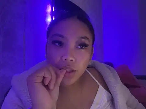 Snapshot of MissCherryyxox chatting on 09/22/25, 07:05 MissCherryyxox online show from 09/22/25, 07:05