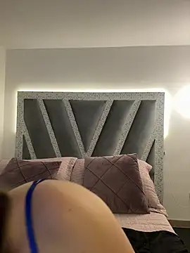 SophieeMills online show from 12/18/25, 12:06