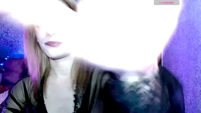 Snapshot of Kate__Loves chatting on 04/21/26, 07:17 Kate Loves online show from 04/21/26, 07:17