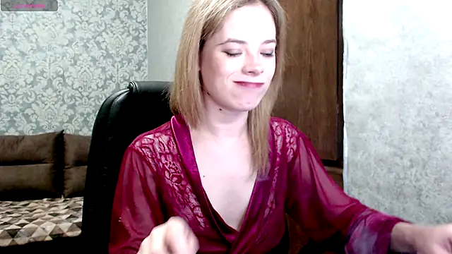 Snapshot of Kate__Loves chatting on 05/17/26, 06:37 Kate Loves online show from 05/17/26, 06:37