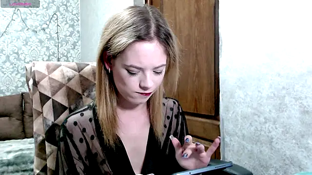 Snapshot of Kate__Loves chatting on 07/18/26, 07:28 Kate Loves online show from 07/18/26, 07:28