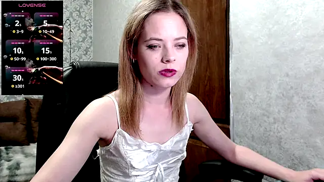 Snapshot of Kate__Loves chatting on 07/19/26, 07:17 Kate Loves online show from 07/19/26, 07:17