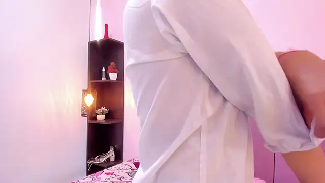 HoollyHendrix online show from 10/24/25, 08:38