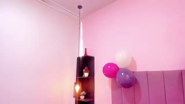 HoollyHendrix online show from 11/08/25, 07:56