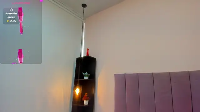 HoollyHendrix online show from 11/20/25, 08:08