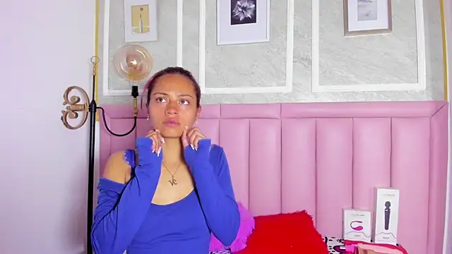 Snapshot of HoollyHendrix chatting on 01/17/26, 08:34 HoollyHendrix online show from 01/17/26, 08:34