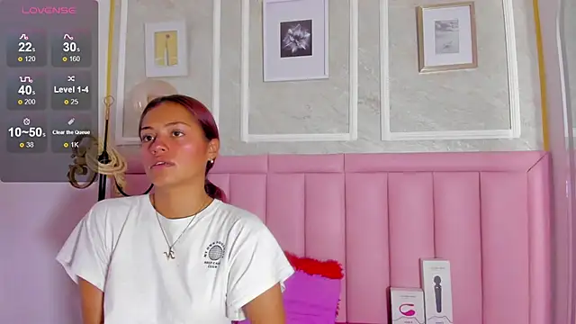 Snapshot of HoollyHendrix chatting on 02/06/26, 08:56 HoollyHendrix online show from 02/06/26, 08:56