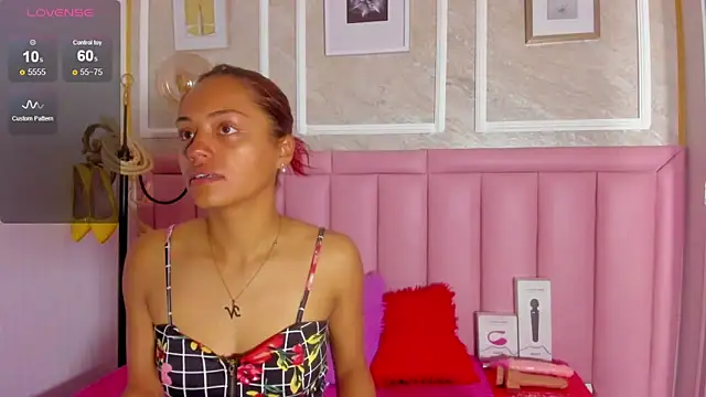 Snapshot of HoollyHendrix chatting on 02/07/26, 08:34 HoollyHendrix online show from 02/07/26, 08:34