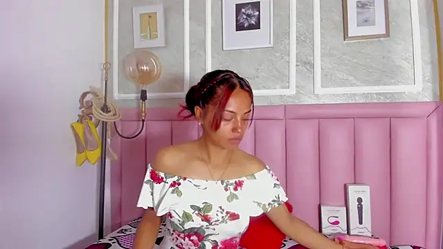 Snapshot of HoollyHendrix chatting on 02/11/26, 08:14 HoollyHendrix online show from 02/11/26, 08:14