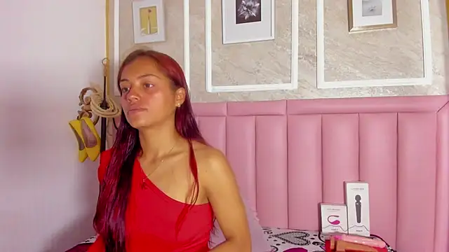 Snapshot of HoollyHendrix chatting on 02/12/26, 08:37 HoollyHendrix online show from 02/12/26, 08:37