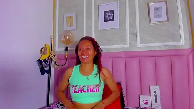 Snapshot of HoollyHendrix chatting on 02/18/26, 09:00 HoollyHendrix online show from 02/18/26, 09:00