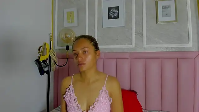 Snapshot of HoollyHendrix chatting on 02/21/26, 08:54 HoollyHendrix online show from 02/21/26, 08:54