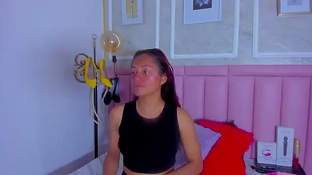 Snapshot of HoollyHendrix chatting on 02/23/26, 08:28 HoollyHendrix online show from 02/23/26, 08:28