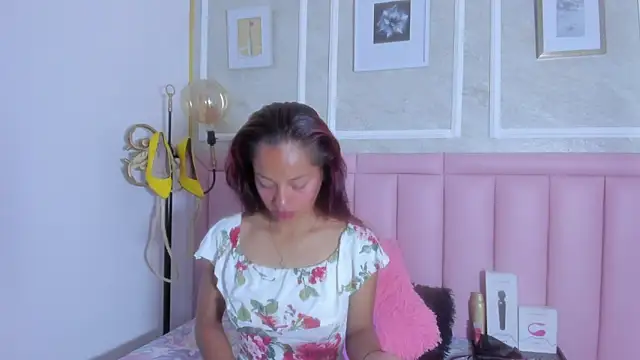 Snapshot of HoollyHendrix chatting on 03/03/26, 09:31 HoollyHendrix online show from 03/03/26, 09:31