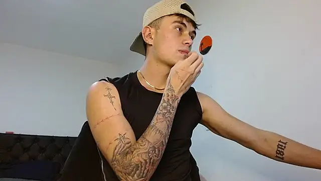 Snapshot of jaico_santos chatting on 02/15/26, 11:23 jaico santos online show from 02/15/26, 11:23