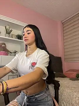 Snapshot of camila1_torres_ chatting on 11/24/25, 11:26 camila1 torres online show from 11/24/25, 11:26