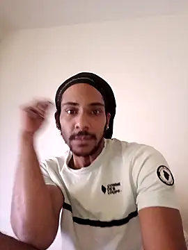 Snapshot of Mikaaa97 chatting on 11/21/25, 12:32 Mikaaa97 online show from 11/21/25, 12:32