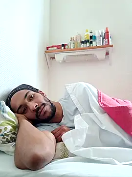 Snapshot of Mikaaa97 chatting on 12/14/25, 11:37 Mikaaa97 online show from 12/14/25, 11:37