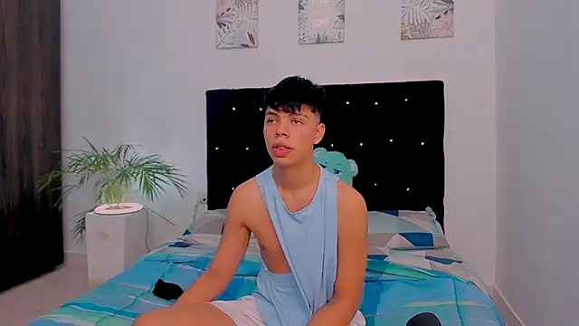 Zacktorres  online show from 10/04/25, 06:17