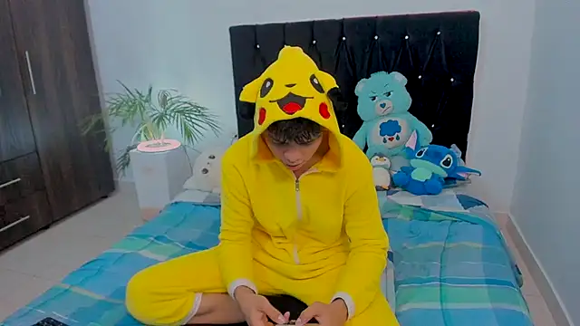 Zacktorres  online show from 10/05/25, 11:24