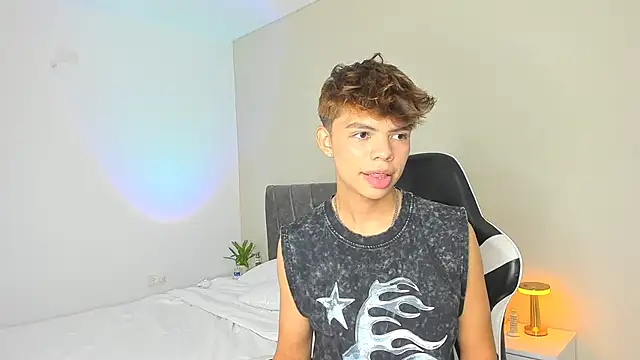 Zacktorres  online show from 12/17/25, 10:27