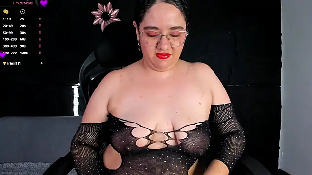 Snapshot of AriadnaRuiz chatting on 10/17/25, 09:28 AriadnaRuiz online show from 10/17/25, 09:28