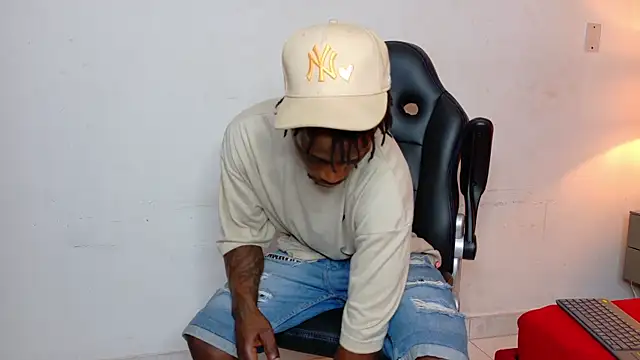 SkylerBigxxx online show from 10/02/25, 03:57