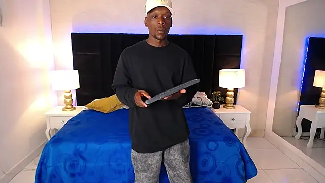 SkylerBigxxx online show from 04/16/26, 04:02