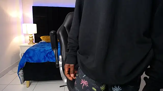 SkylerBigxxx online show from 04/21/26, 04:19