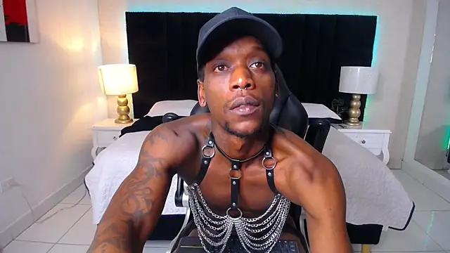 Snapshot of SkylerBigxxx chatting on 06/10/26, 02:23 SkylerBigxxx online show from 06/10/26, 02:23