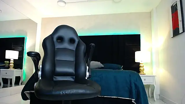 Snapshot of SkylerBigxxx chatting on 07/22/26, 04:59 SkylerBigxxx online show from 07/22/26, 04:59