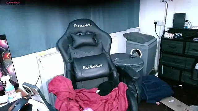 Snapshot of jchouse06 chatting on 09/26/25, 12:58 jchouse06 online show from 09/26/25, 12:58