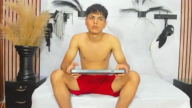 Logan Jhonson online show from 10/08/25, 02:31