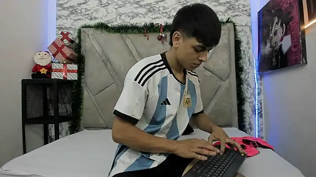 Logan Jhonson online show from 11/14/25, 02:43