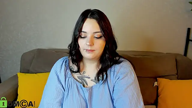 Snapshot of Mia_R0ss chatting on 10/18/25, 01:08 Mia R0ss online show from 10/18/25, 01:08