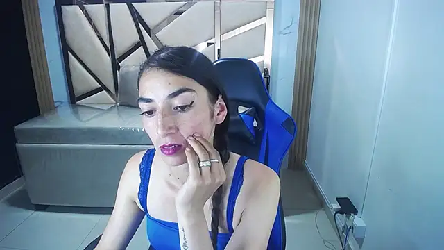 Snapshot of Maily_a_ chatting on 10/22/25, 08:47 Maily a online show from 10/22/25, 08:47