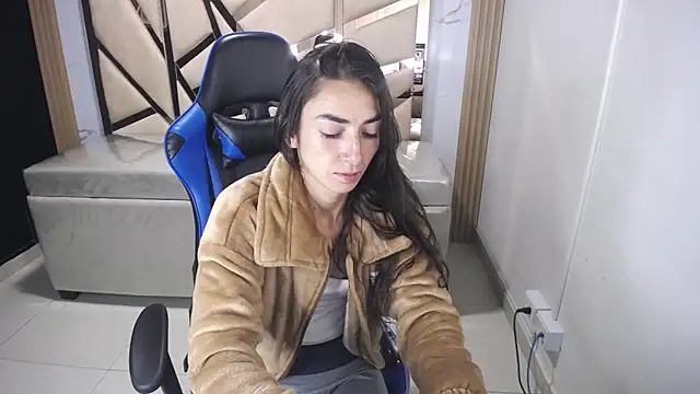 Snapshot of Maily_a_ chatting on 11/27/25, 02:46 Maily a online show from 11/27/25, 02:46