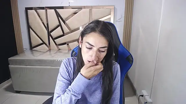 Snapshot of Maily_a_ chatting on 11/30/25, 02:48 Maily a online show from 11/30/25, 02:48