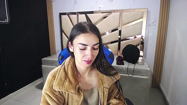 Snapshot of Maily_a_ chatting on 12/18/25, 03:01 Maily a online show from 12/18/25, 03:01