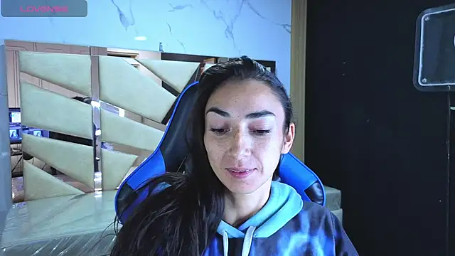 Maily a  online show from 04/08/26, 02:33