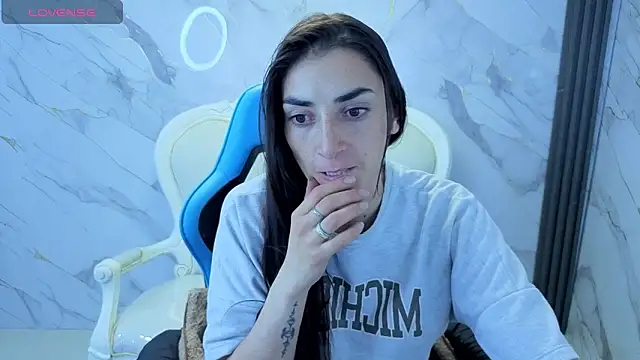 Maily a  online show from 04/21/26, 03:24